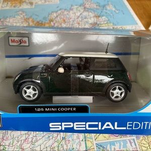 Maisto 1/24 MINI Cooper Model